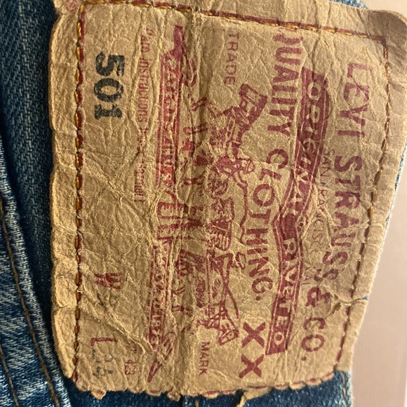 Distressed 501 Levi shorts - Picture 5 of 5